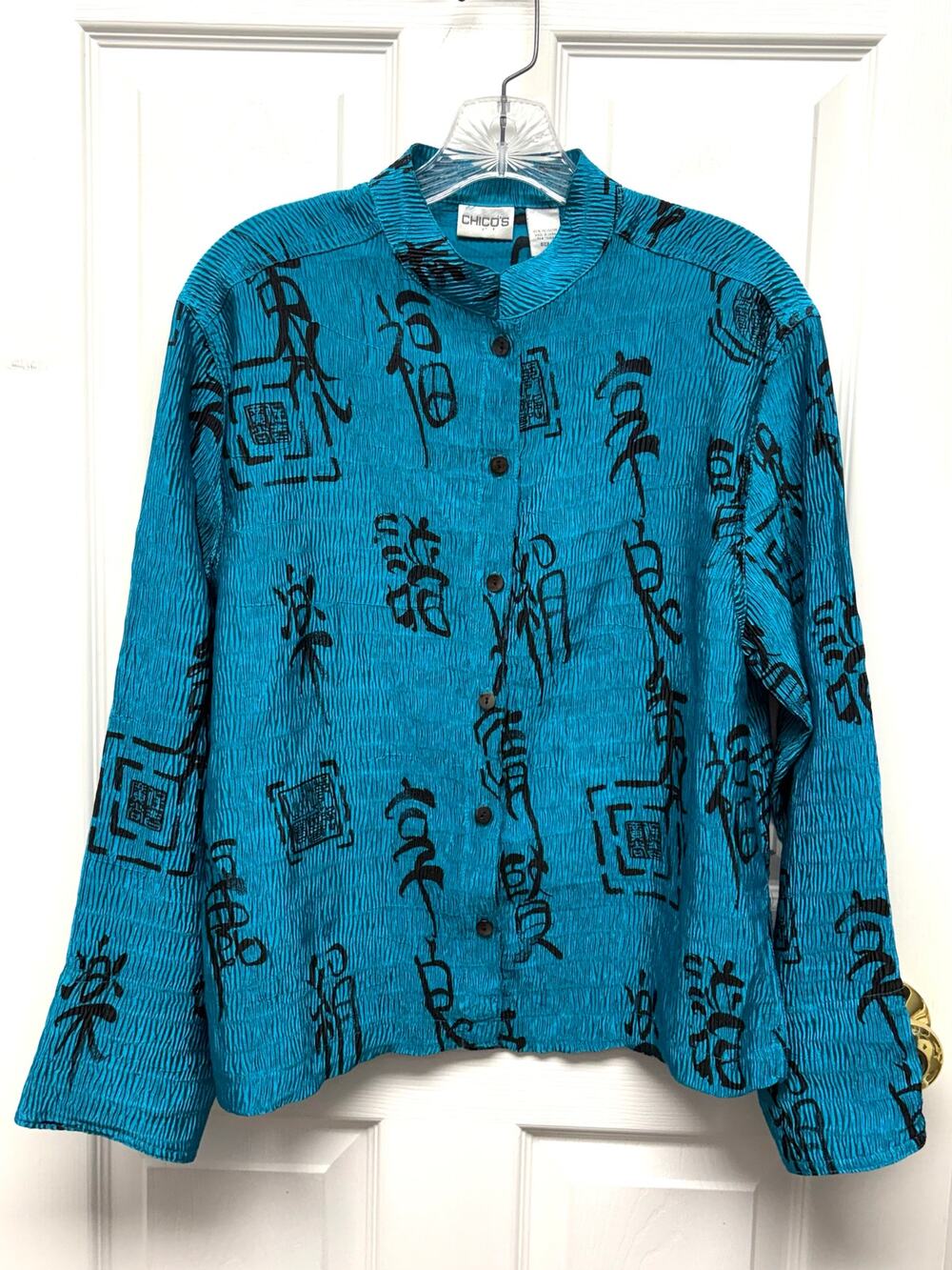 Chico’s Top Textured Blouse Asian Print Button Front Lightweight Womens Size M